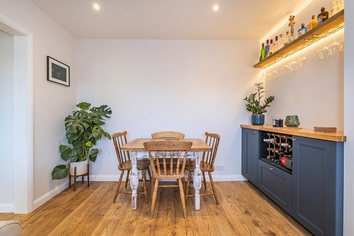 2 Bedroom Flat To Rent In Cambray Road, London, SW12