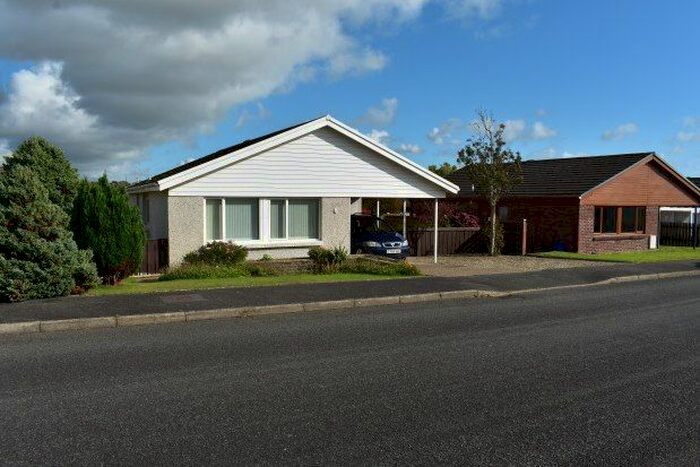 3 Bedroom Bungalow To Rent In Ramsey Drive, Milford Haven, SA73