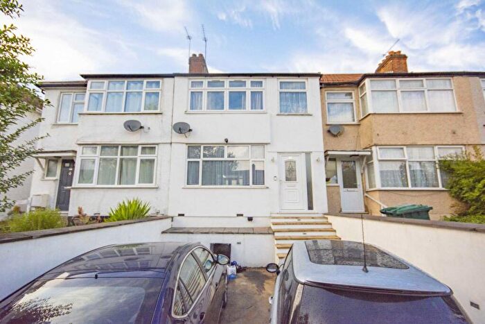 3 Bedroom House To Rent In Brent Park Road, London, NW4