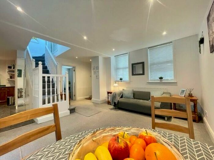 2 Bedroom House To Rent In Fairland Road, Stratford, E15