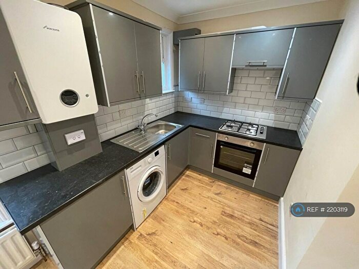 3 Bedroom Flat To Rent In Osborne Road South, Southampton, SO17