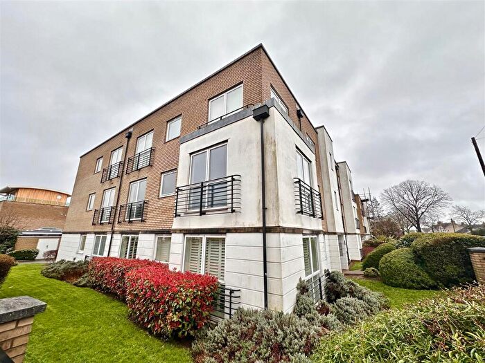 2 Bedroom Flat To Rent In Brushes Warren, London Road, Leigh On Sea, SS9