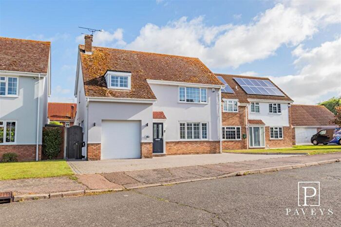 4 Bedroom Detached House For Sale In The Sparlings, Kirby-Le-Soken, Frinton-On-Sea, CO13