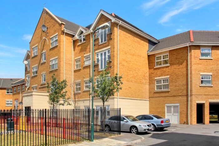 2 Bedroom Flat To Rent In Warren Way, Edgware, HA8