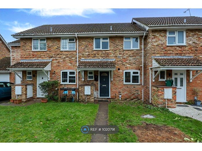 3 Bedroom Terraced House To Rent In Wheelers Hill, Hook, RG27