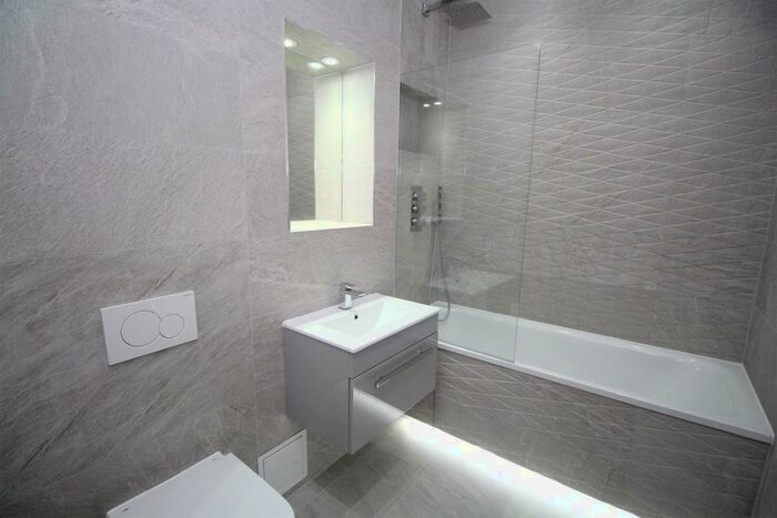 1 Bedroom Apartment To Rent In Raven Square, Alton, Hampshire, GU34