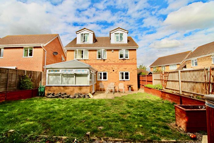 6 Bedroom Detached House For Sale In Alvis Drive, Yaxley, Peterborough, PE7
