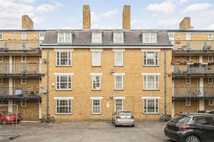 3 Bedroom Flat For Sale In Cambridge Heath Road, Cambridge Heath, E2