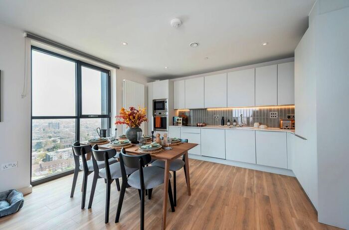 3 Bedroom Flat To Rent In George Street, Croydon, CR0