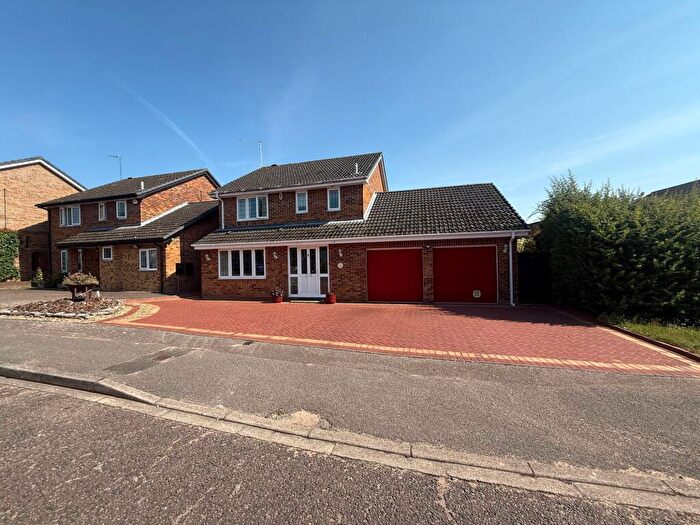 4 Bedroom Detached House For Sale In Catesby Green, Luton, LU3