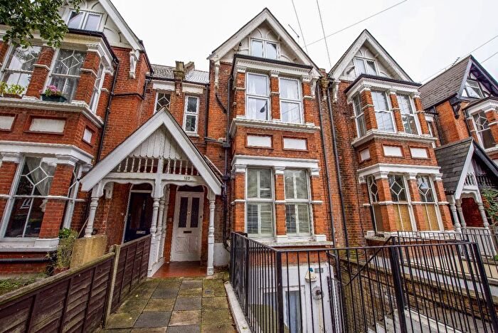 1 Bedroom Flat To Rent In Waldegrave Road, Teddington, TW11