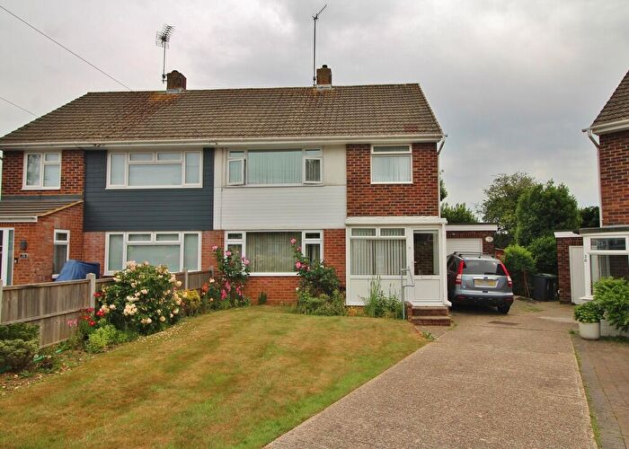3 Bedroom Semi-Detached House For Sale In Hillmead Gardens, Bedhampton, Havant, PO9