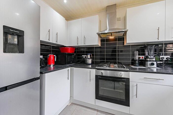 3 Bedroom End Of Terrace House For Sale In Southerngate Way, New Cross, London, SE14