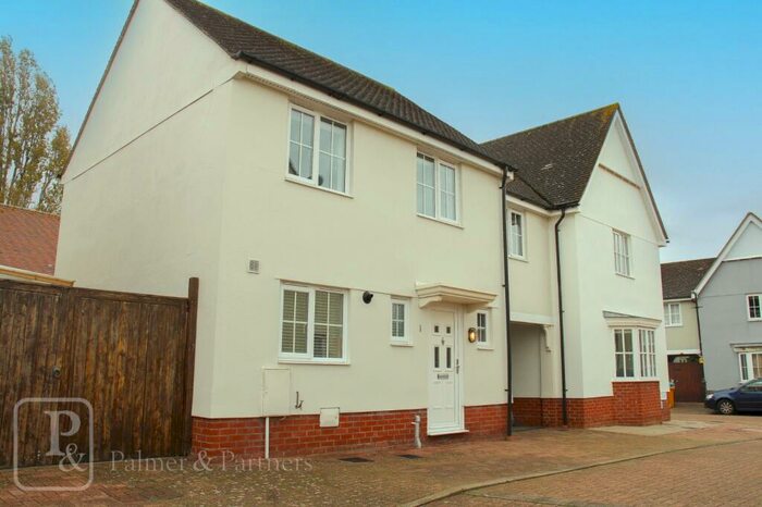 3 Bedroom Link Detached House To Rent In Brock Close, Tiptree, Colchester, Essex, CO5
