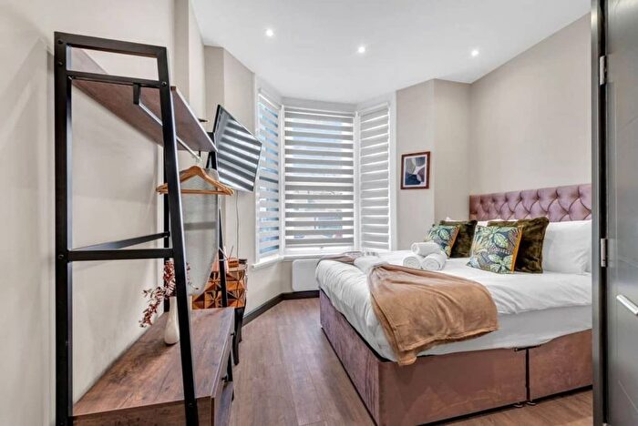 1 Bedroom Studio To Rent In Barrett's Grove, London, N16