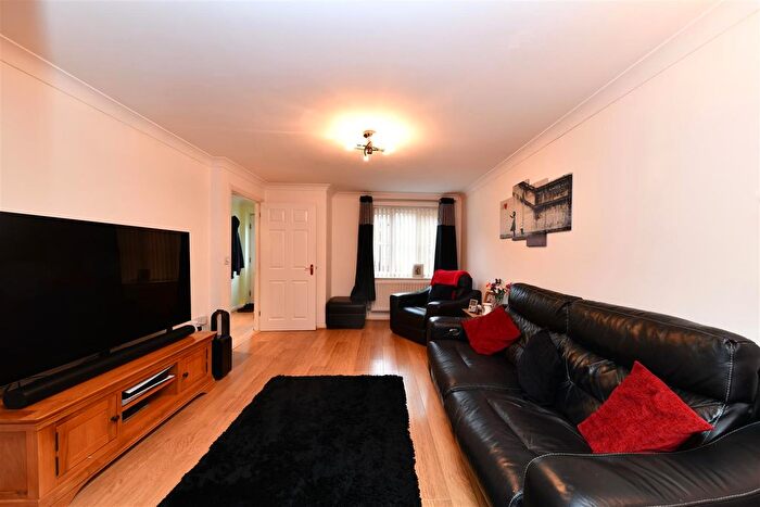2 Bedroom End Of Terrace House For Sale In The Beacons, Stevenage, SG1