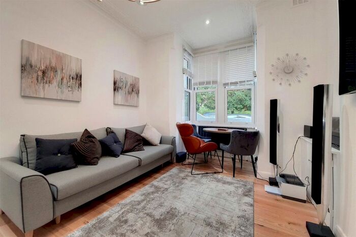 2 Bedroom Flat To Rent In Birdhurst Road, London, SW18