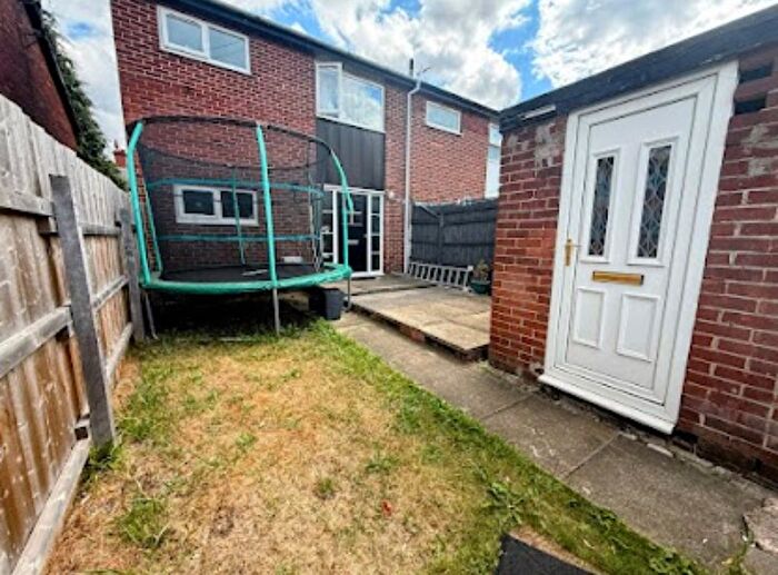 2 Bedroom End Of Terrace House To Rent In William Prince Grove, Wakefield, WF1