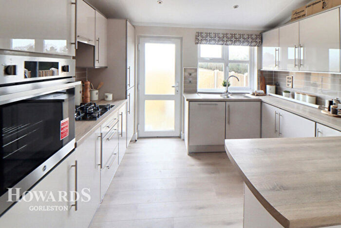 2 Bedroom Park Home For Sale In Belton Country Park, Stepshort, Belton, NR31