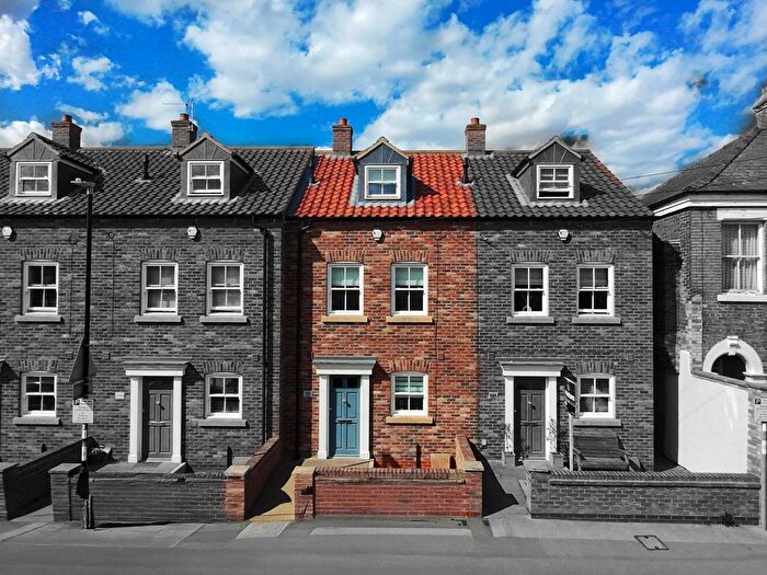 3 Bedroom Town House For Sale In Hailgate, Howden, Goole, Yorkshire, DN14