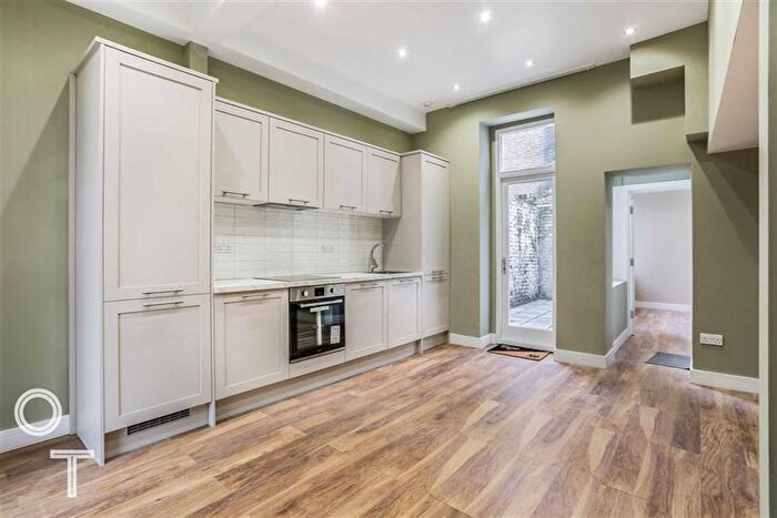 1 Bedroom Flat To Rent In Grafton Road, Kentish Town, NW5