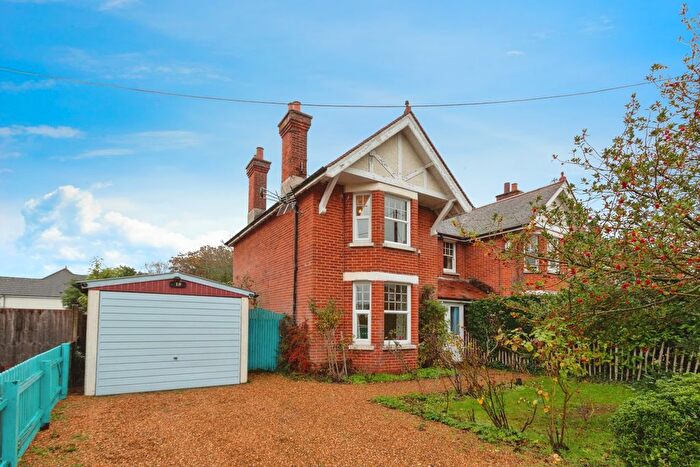 3 Bedroom Semi-Detached House For Sale In Sheldons Road, Hook, Hampshire, RG27