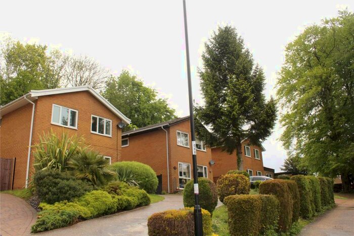 4 Bedroom Detached House To Rent In Ravenshead Close, South Croydon, Surrey, CR2