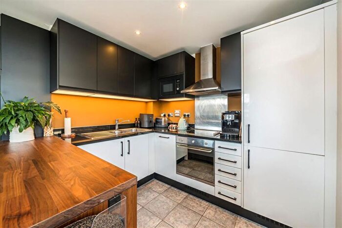 2 Bedroom Flat For Sale In Southwark Bridge Road, London Bridge, SE1