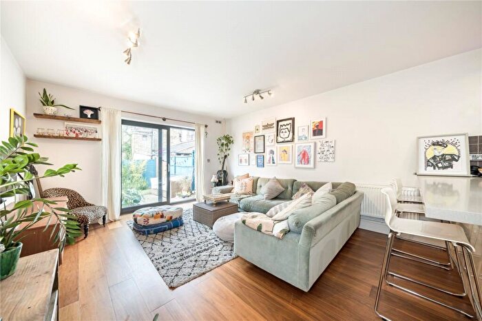 1 Bedroom Apartment For Sale In Harefield Mews, Brockley, SE4