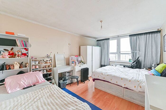 2 Bedroom Flat For Sale In Grantham Road, Brixton, London, SW9