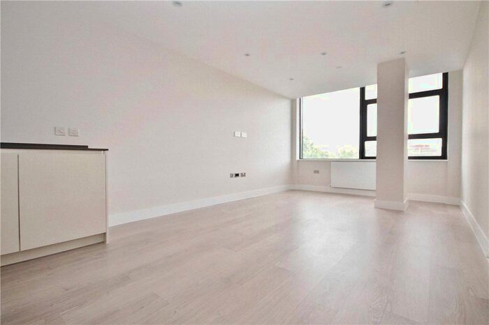 1 Bedroom Flat To Rent In The View, Staines Road West, Sunbury-On-Thames, Surrey, TW16