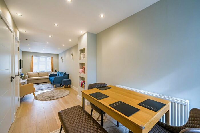 3 Bedroom Terraced House For Sale In Flora Mews, Plumstead, SE18