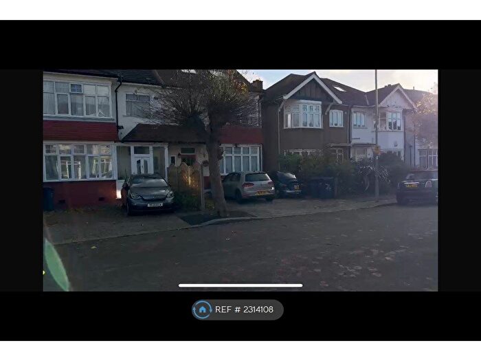 4 Bedroom Semi-Detached House To Rent In Sydney Grove, London, NW4