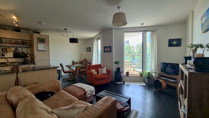 2 Bedroom Apartment To Rent In Sapphire Court, Ocean Way, Southampton, SO14