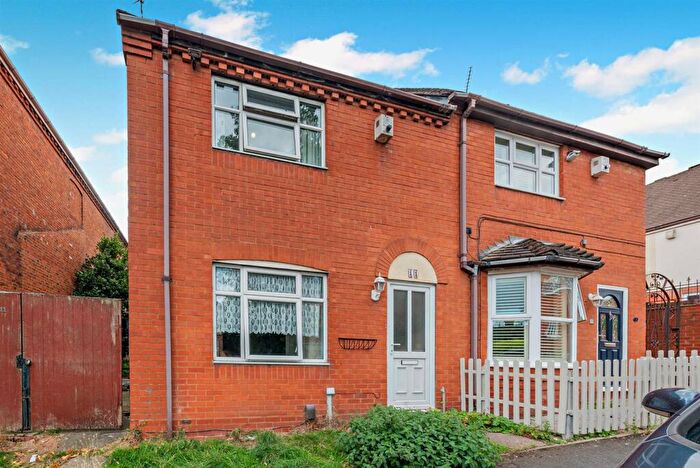 3 Bedroom Semi-Detached House For Sale In North Street, Atherstone, CV9