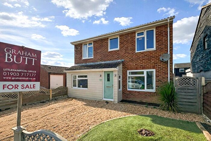3 Bedroom Detached House For Sale In Windward Close, Littlehampton, West Sussex, BN17