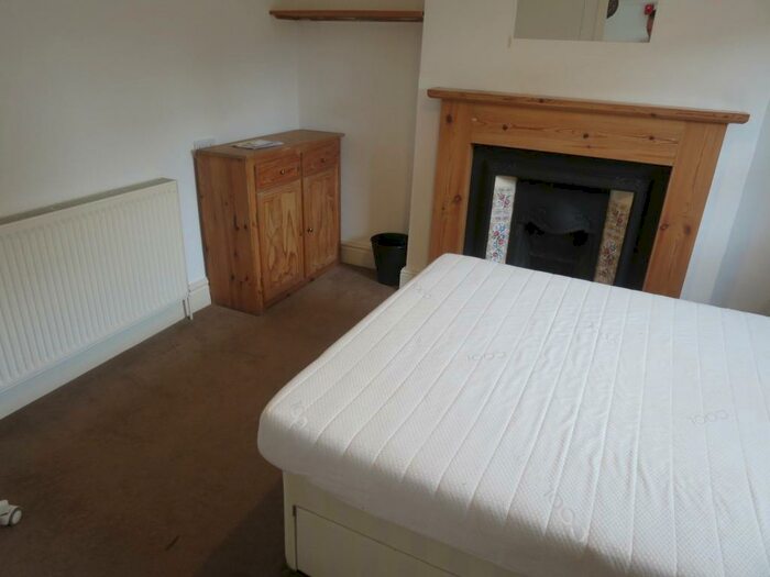 5 Bedroom House To Rent In Bedroom Detached House In Ensbury Park, BH10