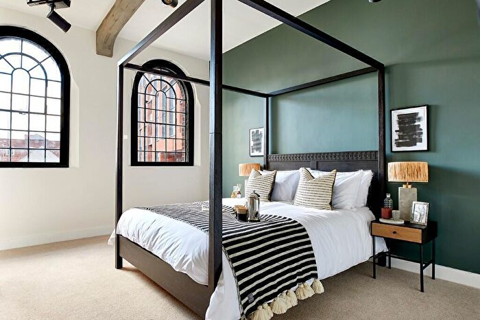 2 Bedroom Apartment To Rent In Newhall Square, Birmingham, B3