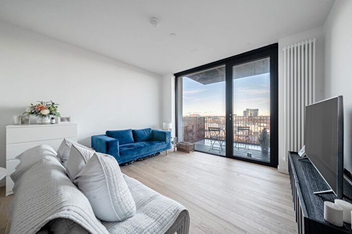 1 Bedroom Flat For Sale In Hollandbury House, Brent Way, TW8