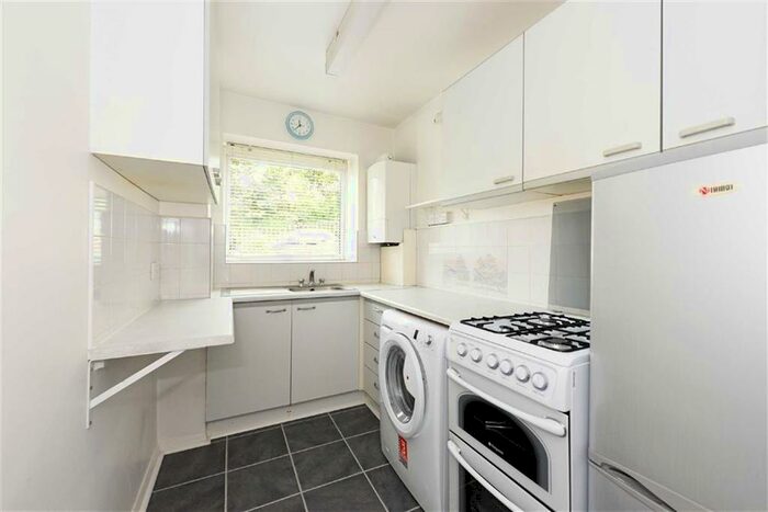 1 Bedroom Apartment To Rent In East Drive, Brighton, BN2
