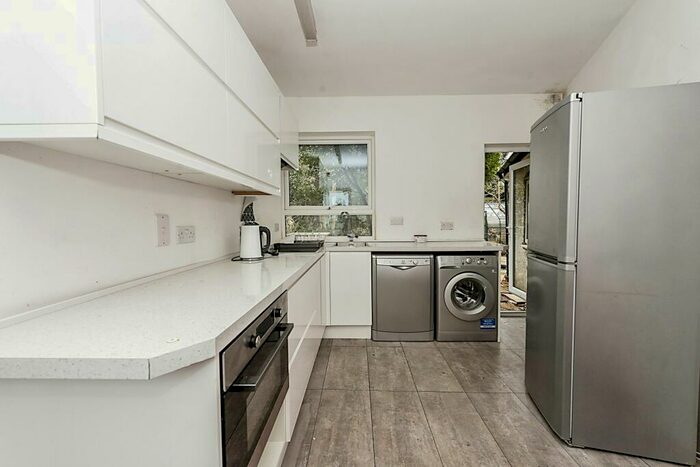 Studio To Rent In The Rise, AL2