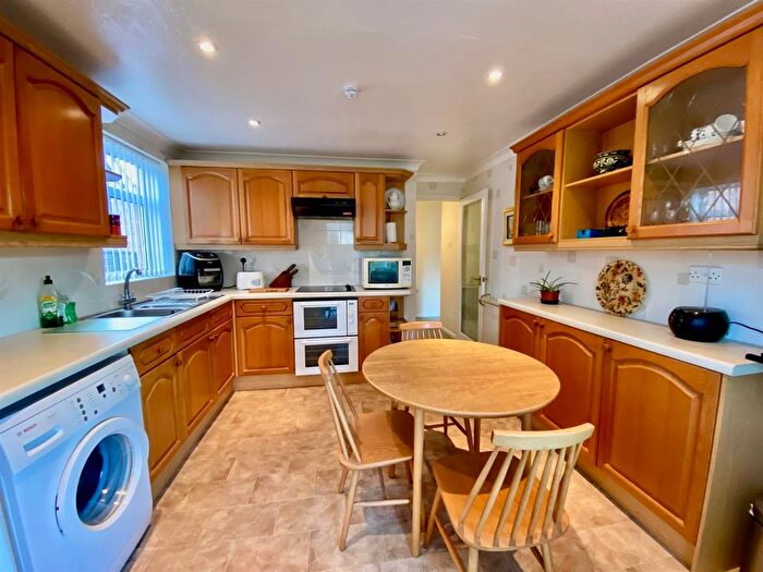 2 Bedroom Detached Bungalow For Sale In Beverley Way, Malvern, WR14
