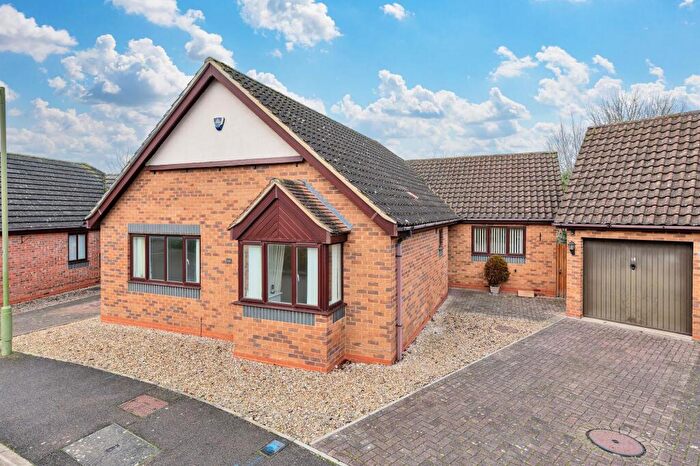 3 Bedroom Bungalow To Rent In Curlew Crescent, Royston, SG8