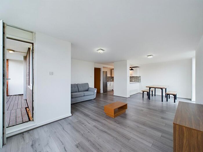 2 Bedroom Flat To Rent In View, Conway Street, L5