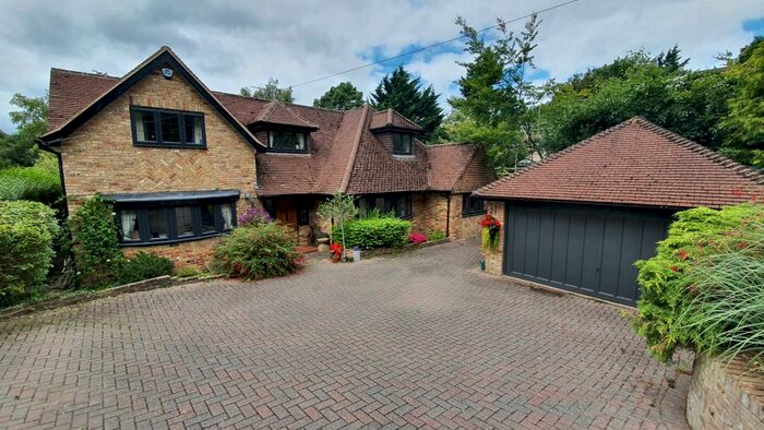 4 Bedroom Detached House To Rent In Lincoln Road, Chalfont St Peter, SL9