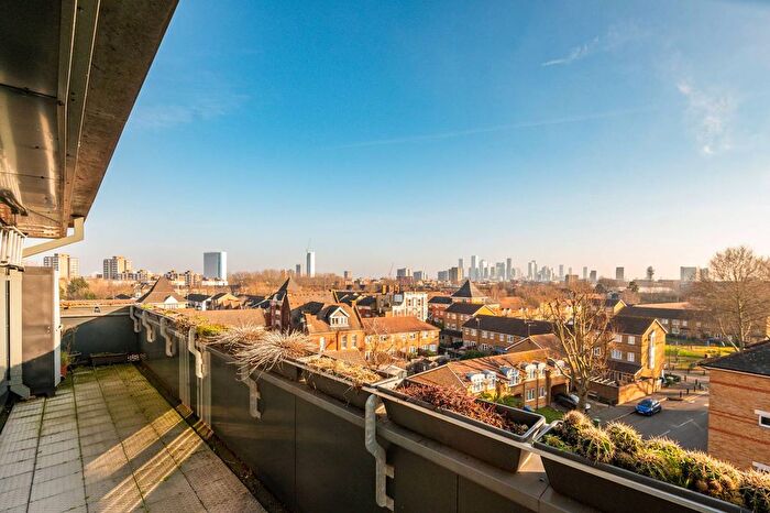 2 Bedroom Flat To Rent In Varcoe Road, South Bermondsey, London, SE16