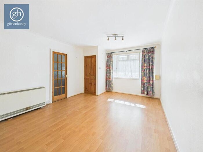 2 Bedroom Flat For Sale In High Road, Eastcote, Pinner, HA5