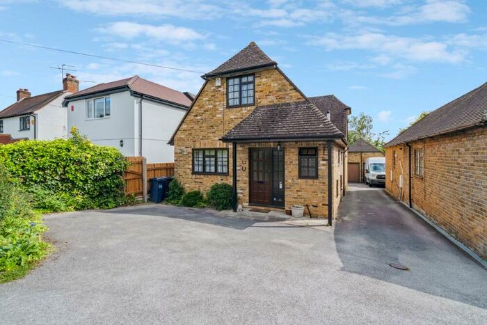 3 Bedroom Detached House For Sale In Lovel Road, Chalfont St Peter, SL9