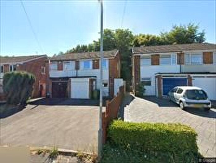 3 Bedroom Semi Detached House To Rent In Hinchliffe Avenue, Bilston, WV14