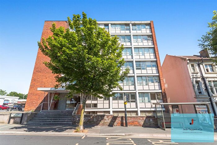 2 Bedroom Flat For Sale In Goldstone Villas, Hove, BN3